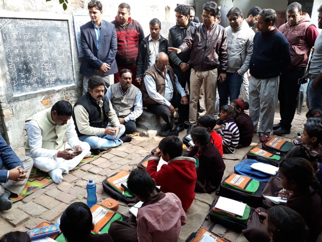 schedule caste commission chairman ramshankar katheria stage protest in agra 