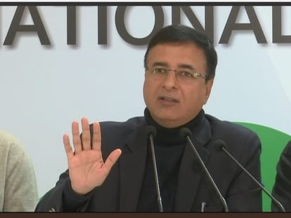 Gujarat Vidhan Sabha Chunav: Dispute on PM Roadshow, congress complaint to election commission