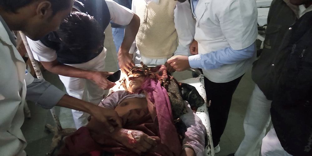 rajasthan alwar police van carrying criminals collided with bike woman died 