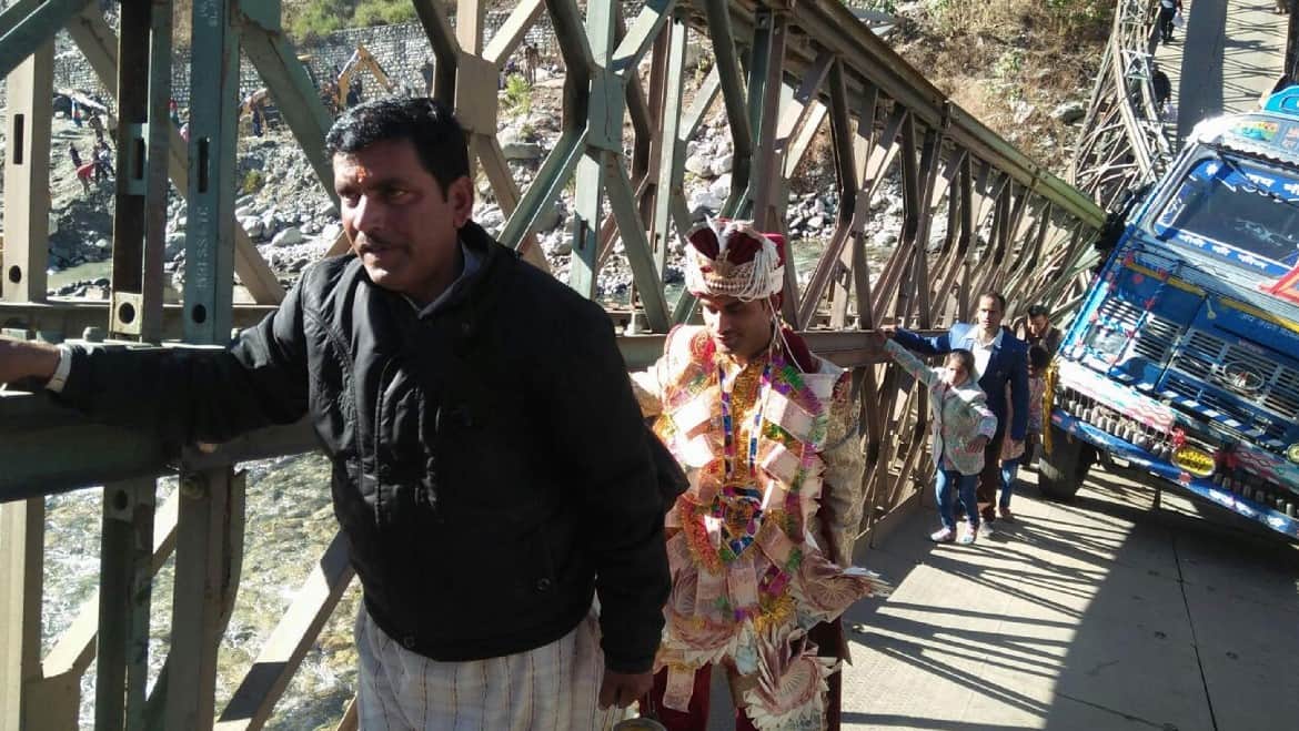 due to valley bridge broken bride and groom walk six kilometers After marriage
