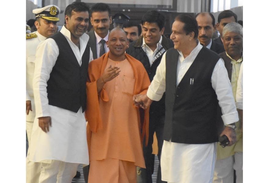 pics of first day of Uttar Pradesh vidhan mandal session.