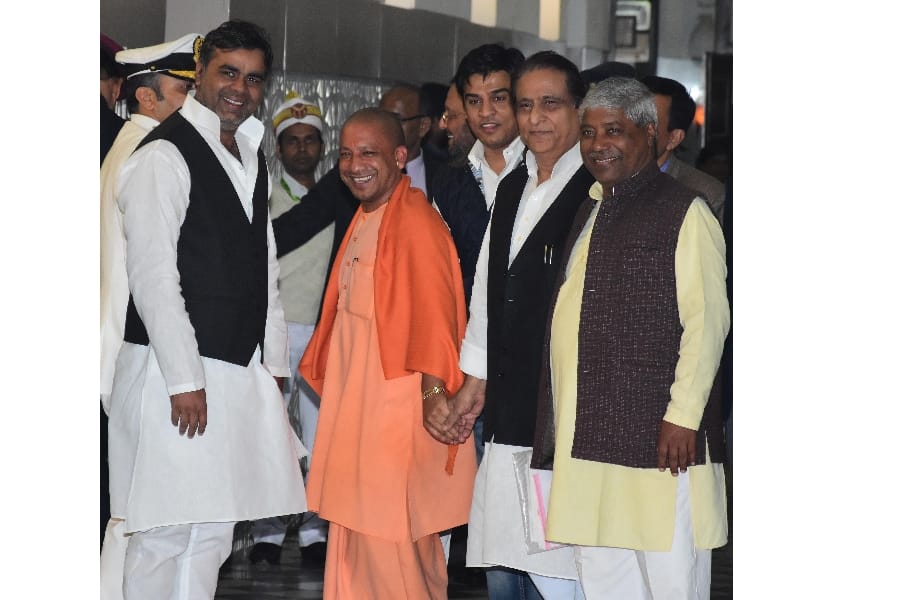 pics of first day of Uttar Pradesh vidhan mandal session.