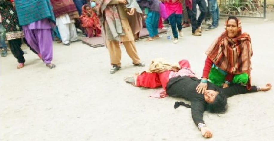 protest at police station 