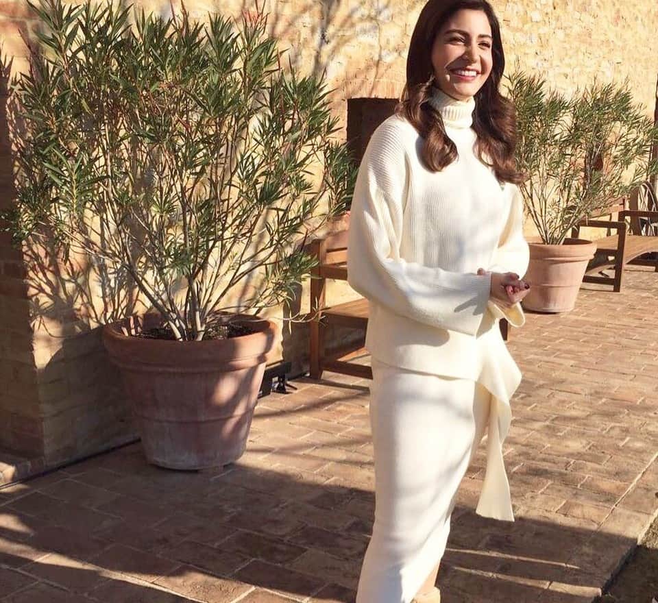 actor ranvir singh likes anushka virat honeymoon photo
