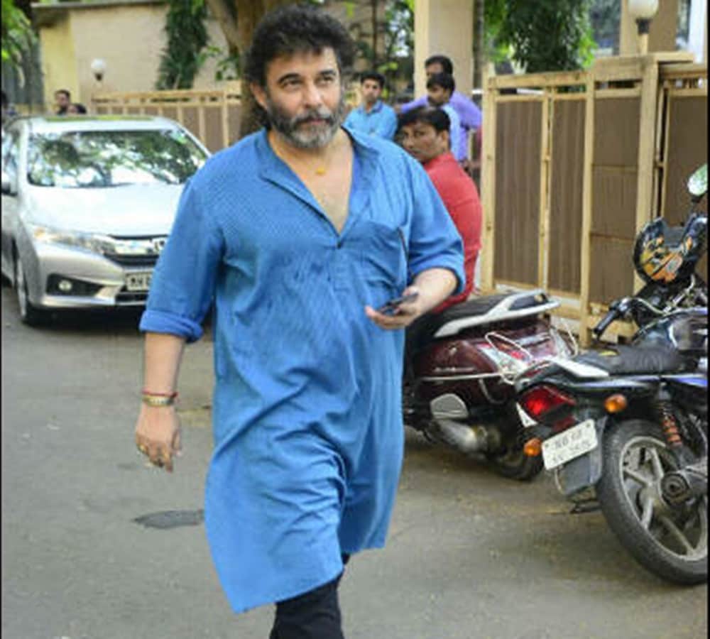 deepak tijori spotted at neeraj vora funeral look his shocking transformation