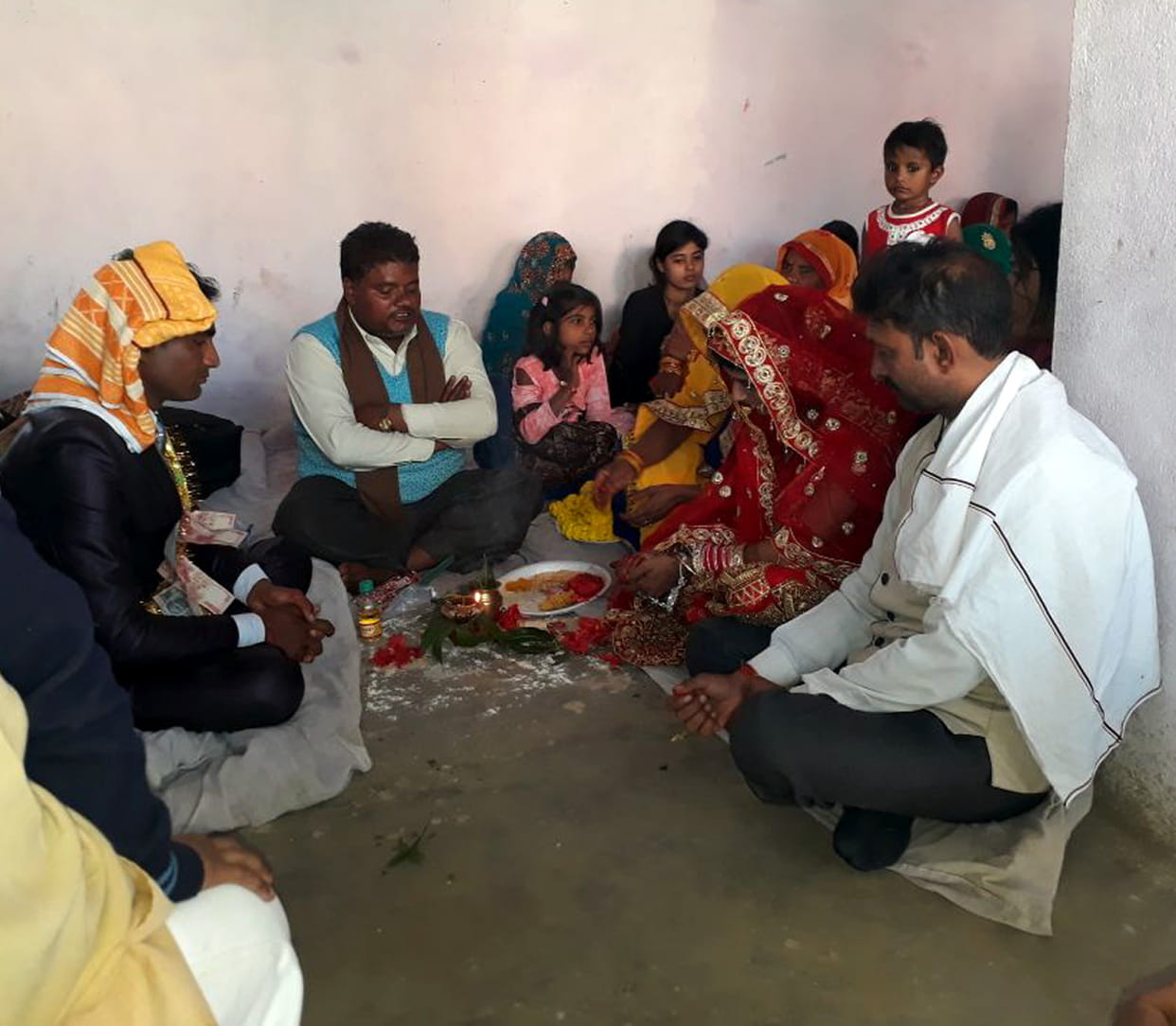हर्ष फायरिंग में बच्ची की मौत से टली शादी मंदिर में हुई 