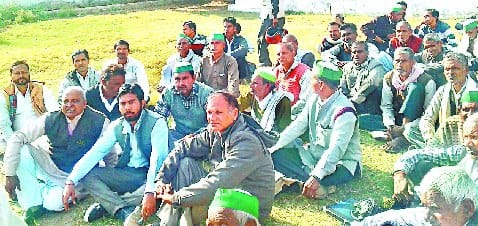 बिजली दरें कम करने के लिए भाकियू का प्रदर्शन