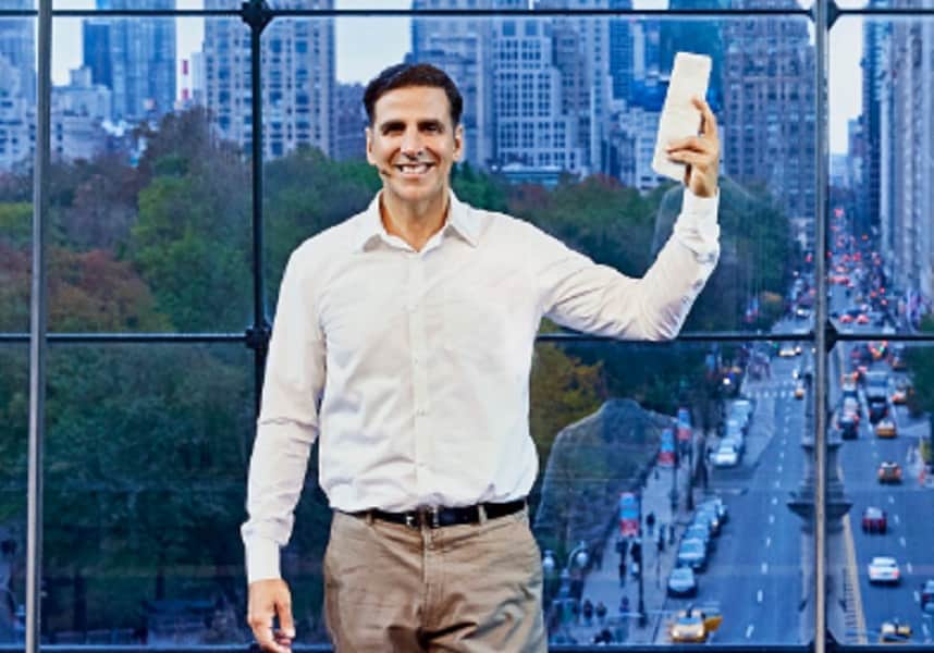 Akshay Kumar enjoying his leisure moments with daughter nitara in goa