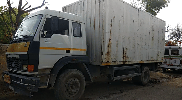 rajasthan alwar- a truck of beer looted in alwar last night
