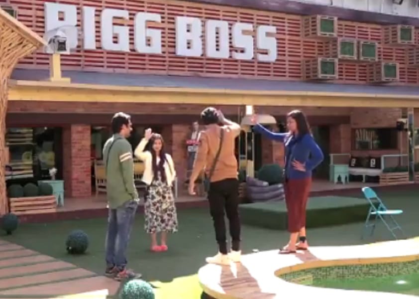 Bigg Boss 11 contestant Arshi Khan lashes out on Shilpa Shinde in captaincy task 