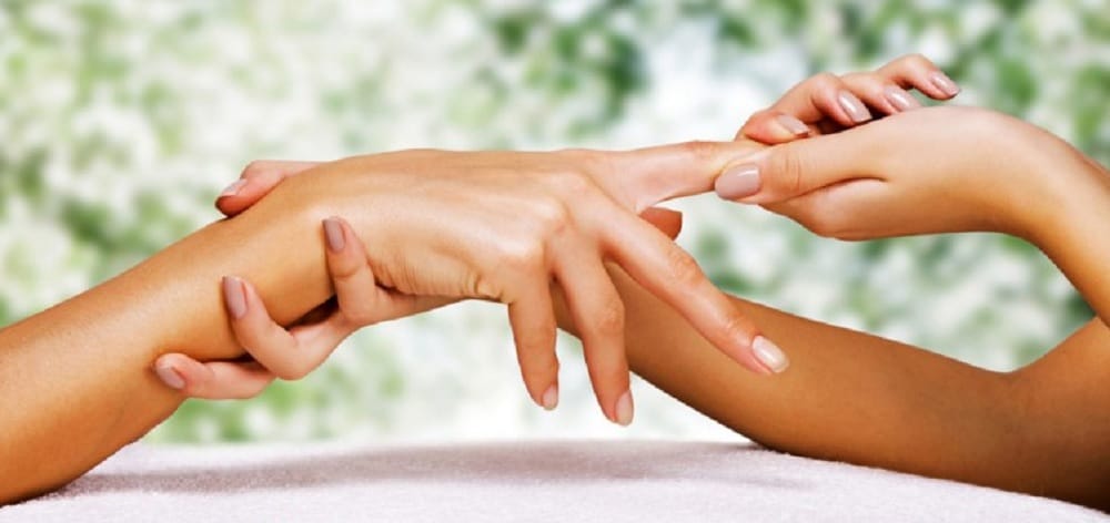 If peeling skin spoils your hand beauty then apply this trick to get rid of this problem