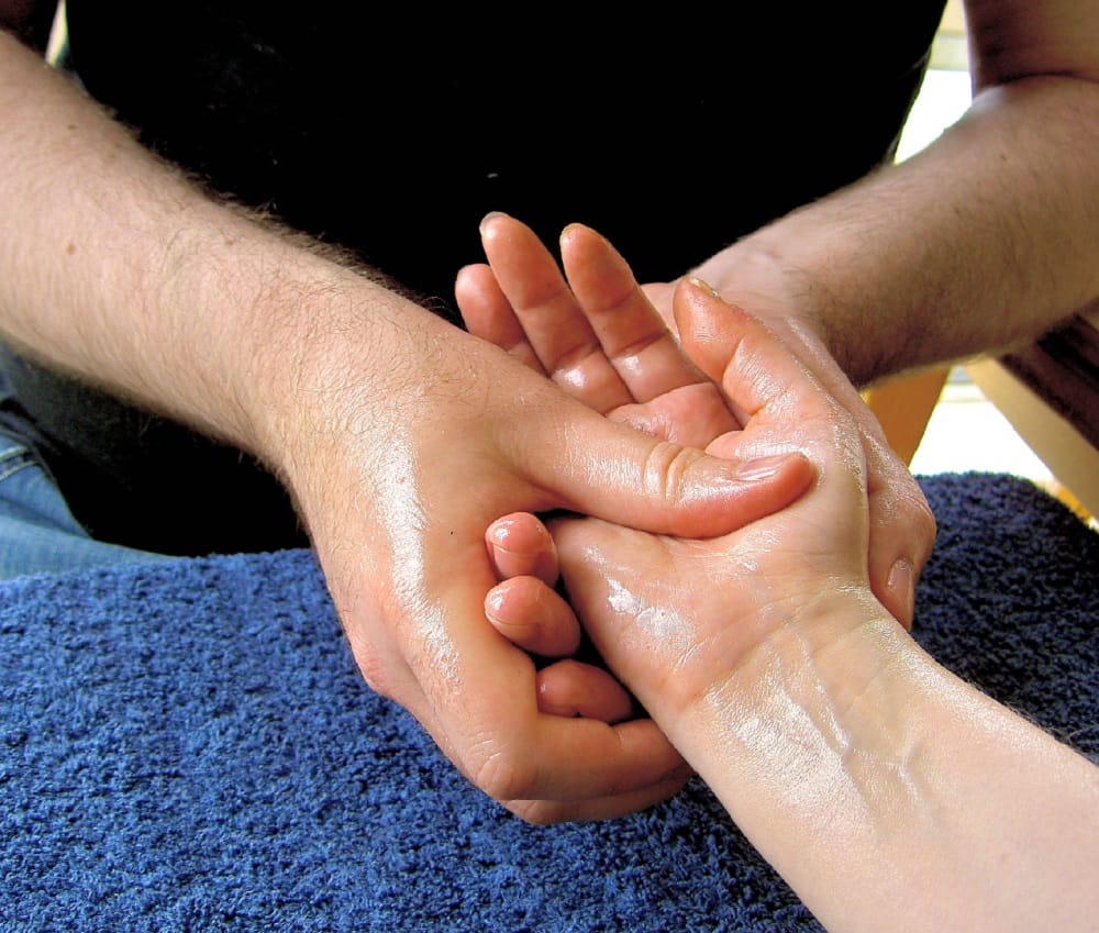 If peeling skin spoils your hand beauty then apply this trick to get rid of this problem