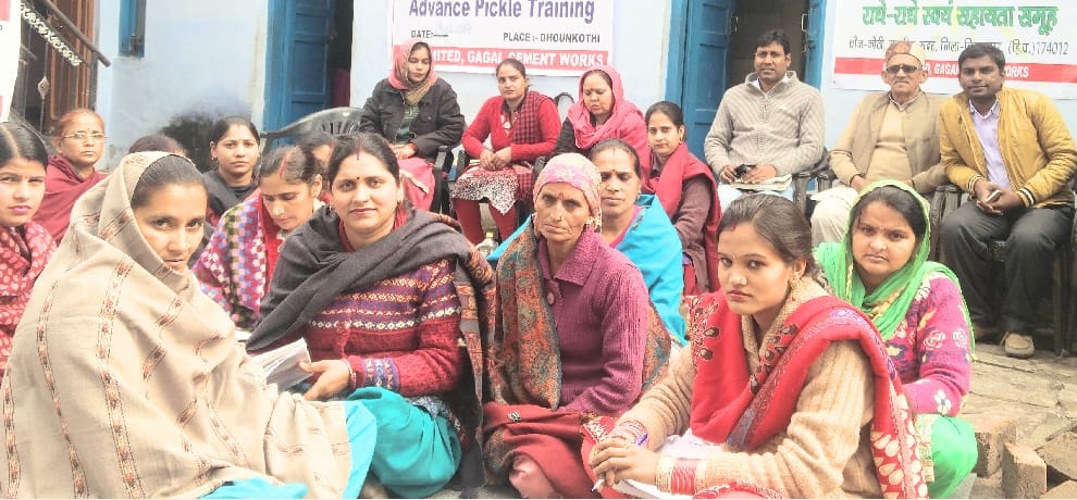 महिलाओं ने सीखे अचार बनाने के तरीके