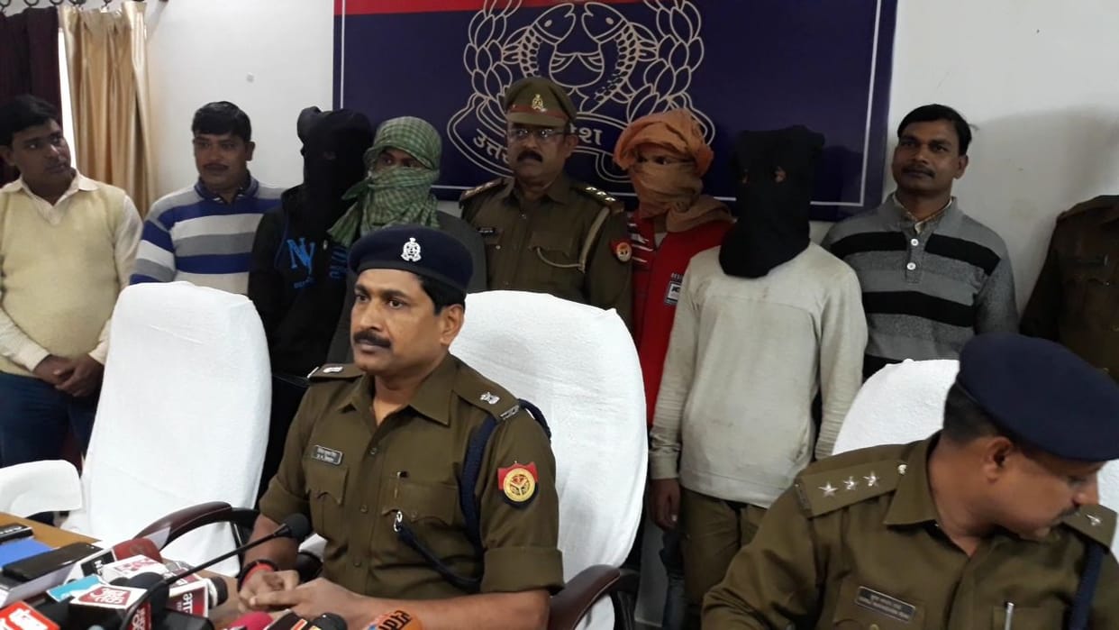 varanasi police disclose the case of robbery with Jwellar 