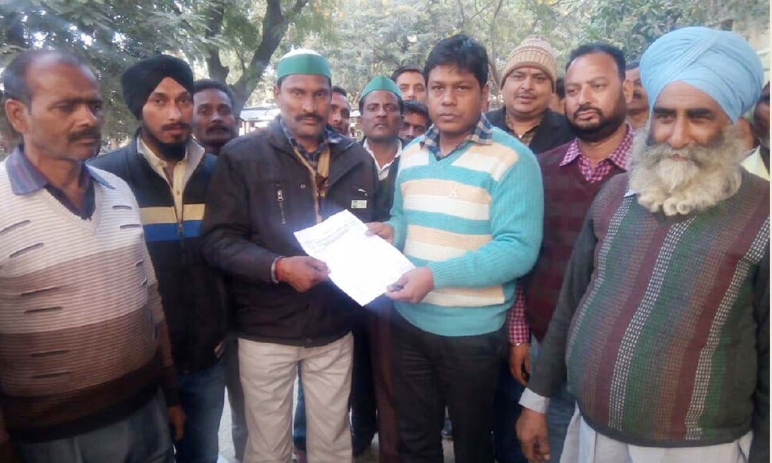 पुवायां में एसडीएम कार्यालय पर भाकियू ने दिया धरना