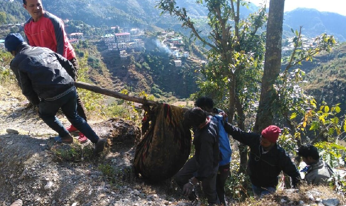 scary photos of dead body rescue in mussoorie valley