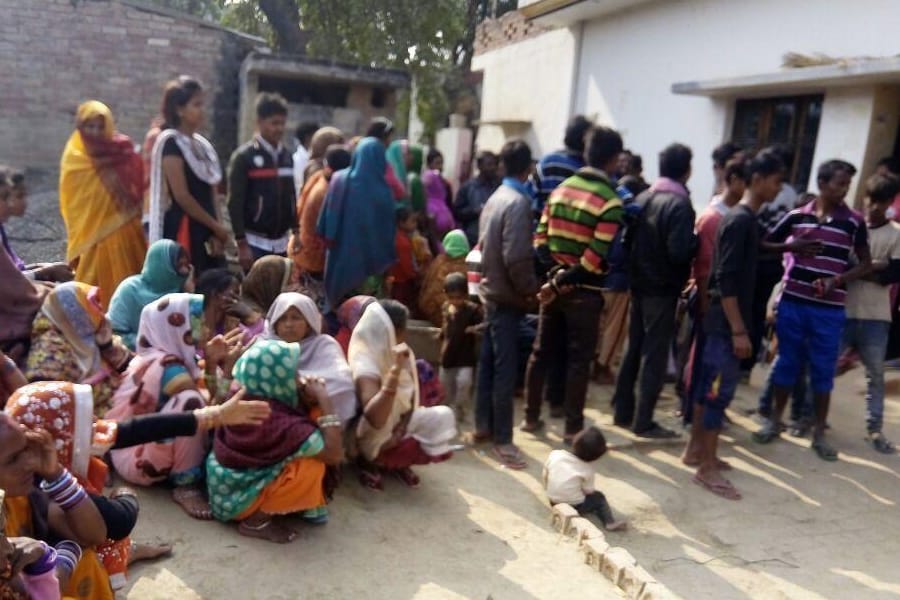 man murdered his wife in sarojini nagar in Lucknow.