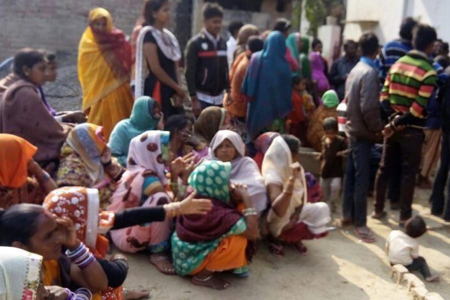 man murdered his wife in sarojini nagar in Lucknow.