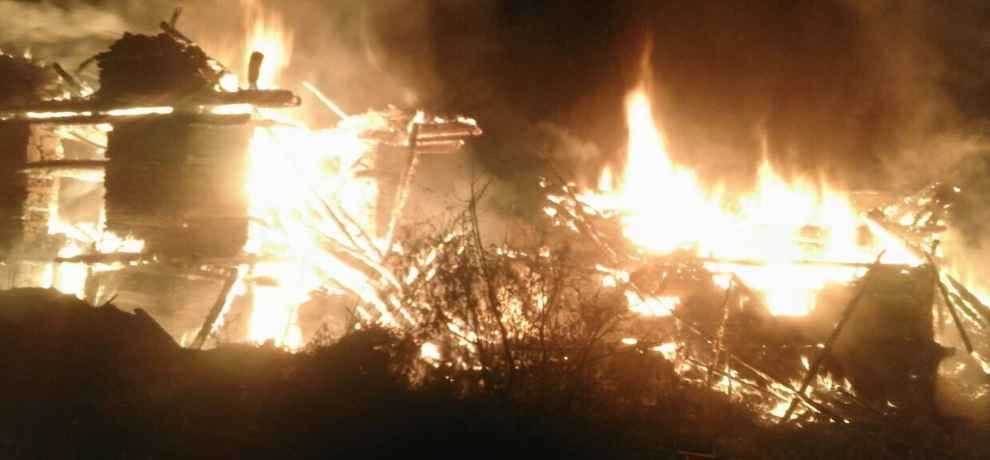 Two houses gutted in fire at kullu himachal pradesh