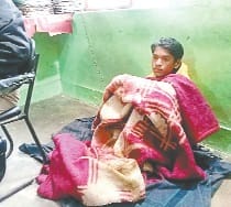 kishore ko janjeer mein bandha