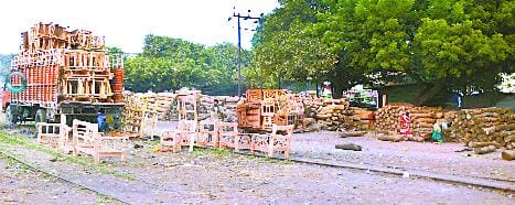 Notice to 200 people grabbing railway land