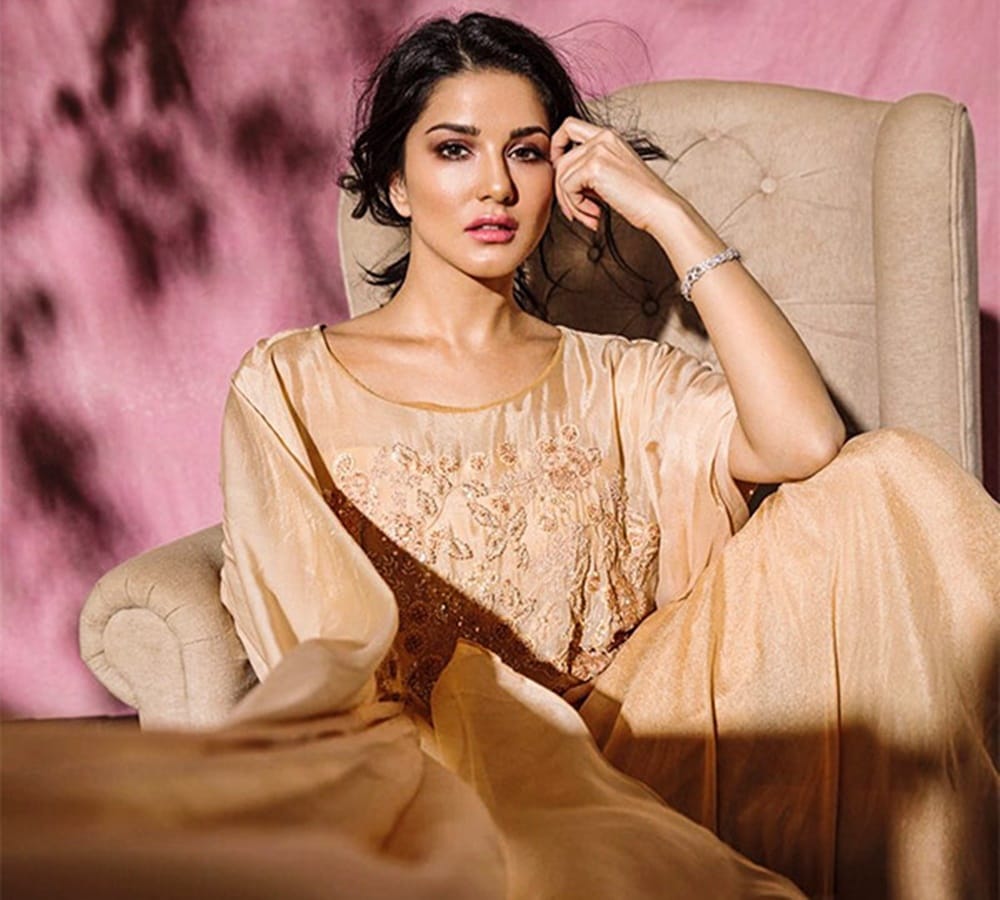 sunny leone share the photo and cry