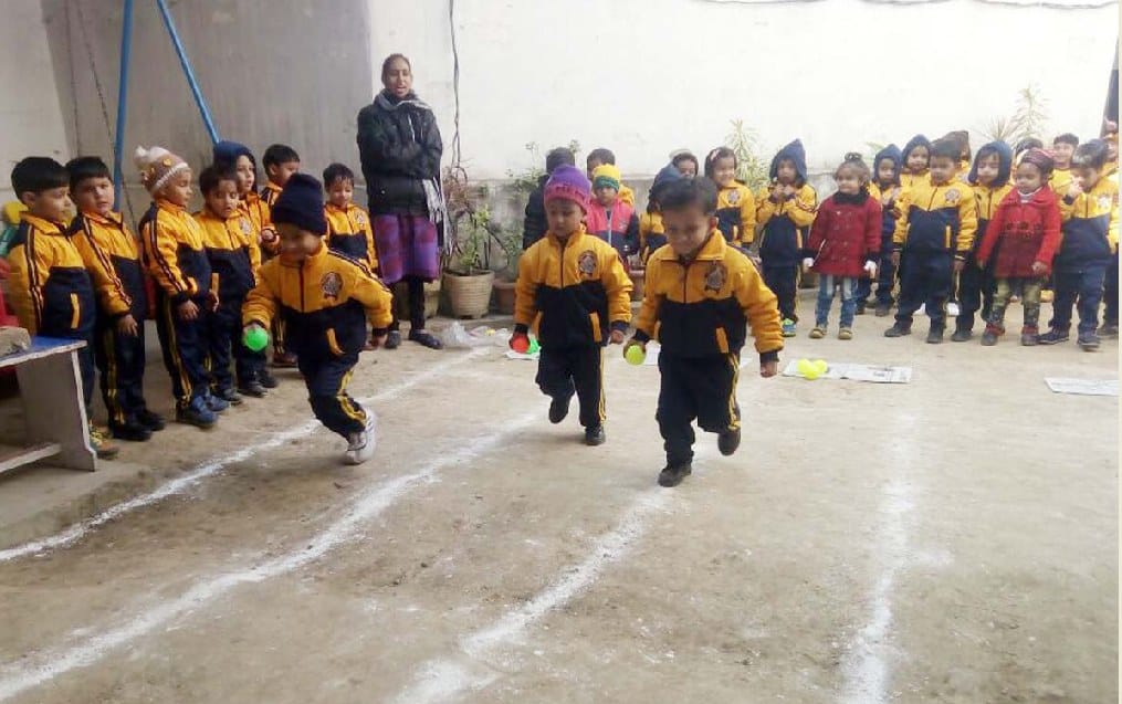 खेल प्रतियोगिता में छोटे बच्चों ने दिखाया दम