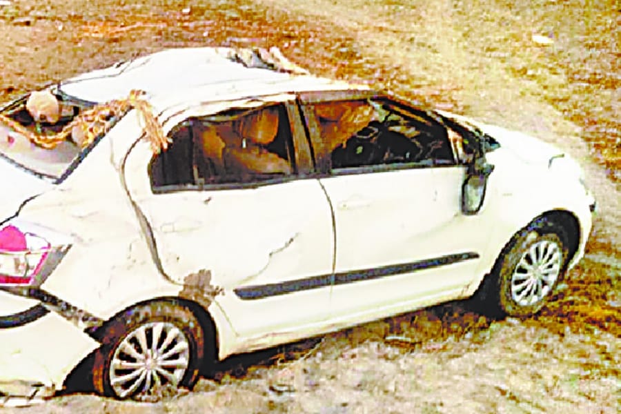 three died when a car falls down in sarayu river in ambedkarnagar.