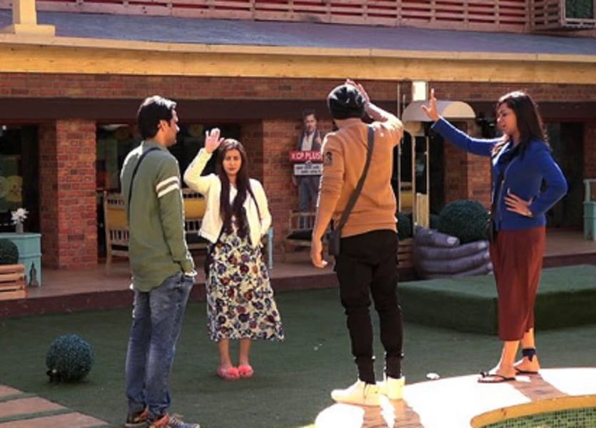 Bigg Boss 11 contestant Arshi Khan game plane works in captaincy task 