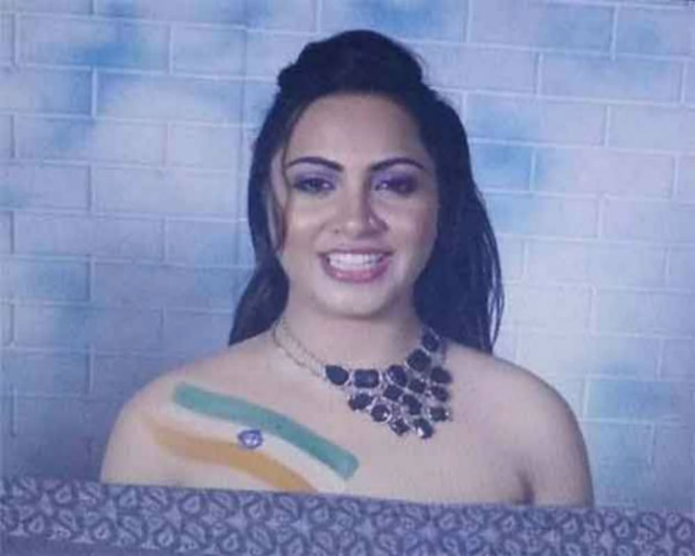 bigg boss 11 ex-contestant arshi khan video, how radhe maa used crime branch