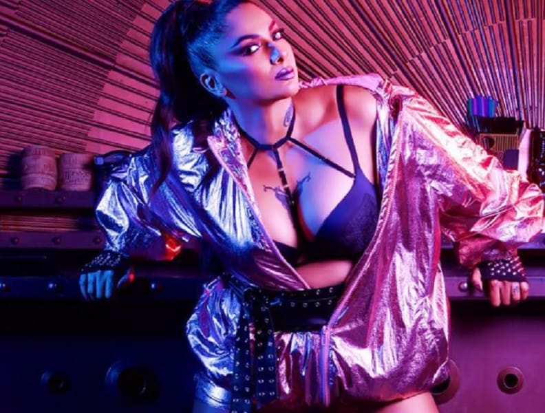 Bigg Boss Ex contestant Diandra Soares latest bold photo shoot 