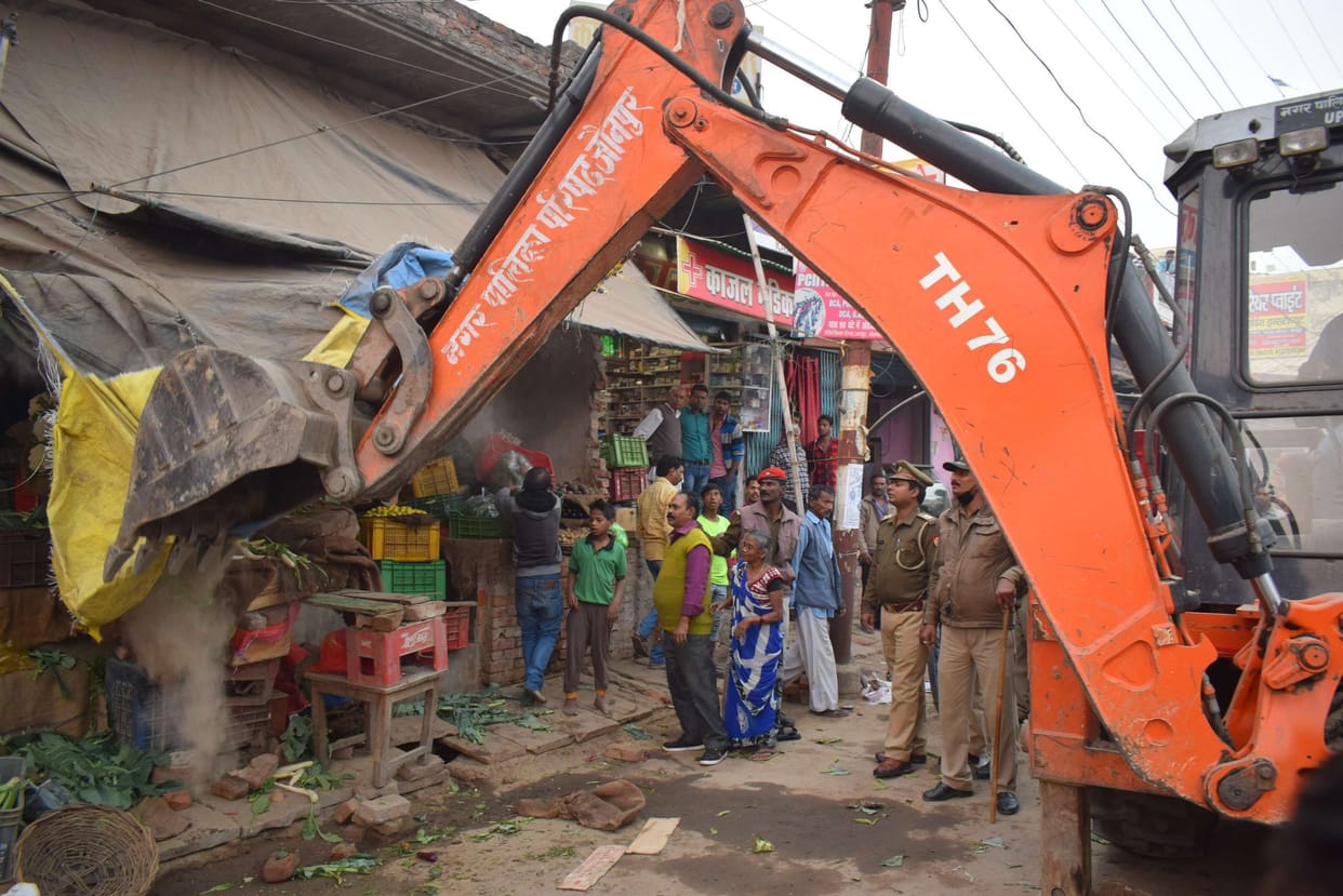 पालिटेक्निक से रूहट्टा तक चला अतिक्रमण हटाओ अभियान