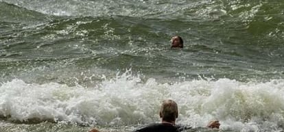 Uttar Pradesh woman jumped into the river with her son in Shahjahanpur 