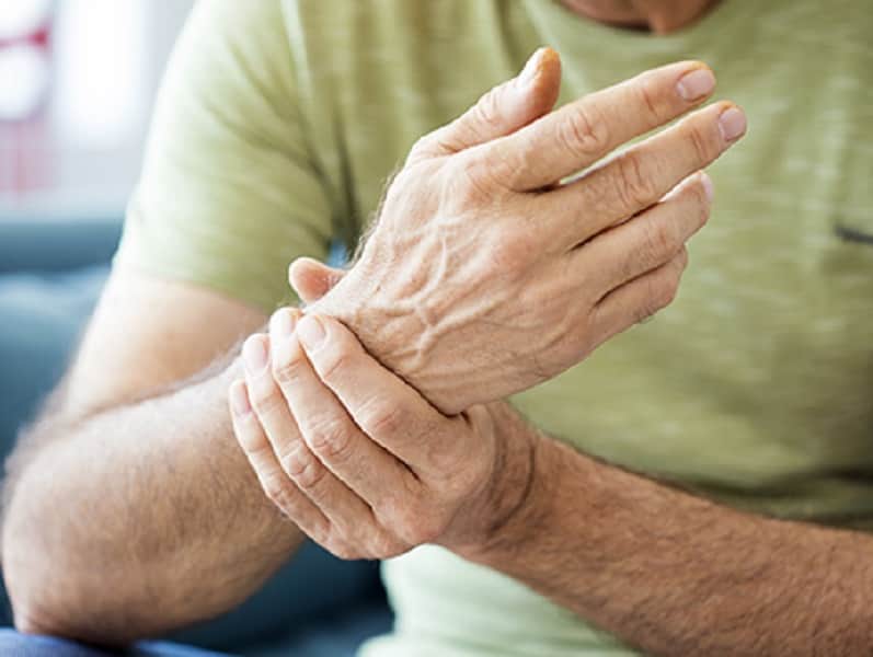 Follow these amazing tips to get rid of joint pain in this winter season 