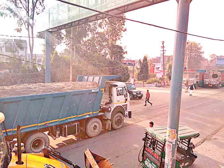 illegal mining, officers called in locknow