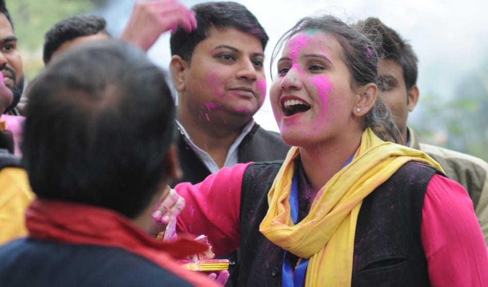 due to firecrackers sonia gandhi got 8disturbed in delivering speech