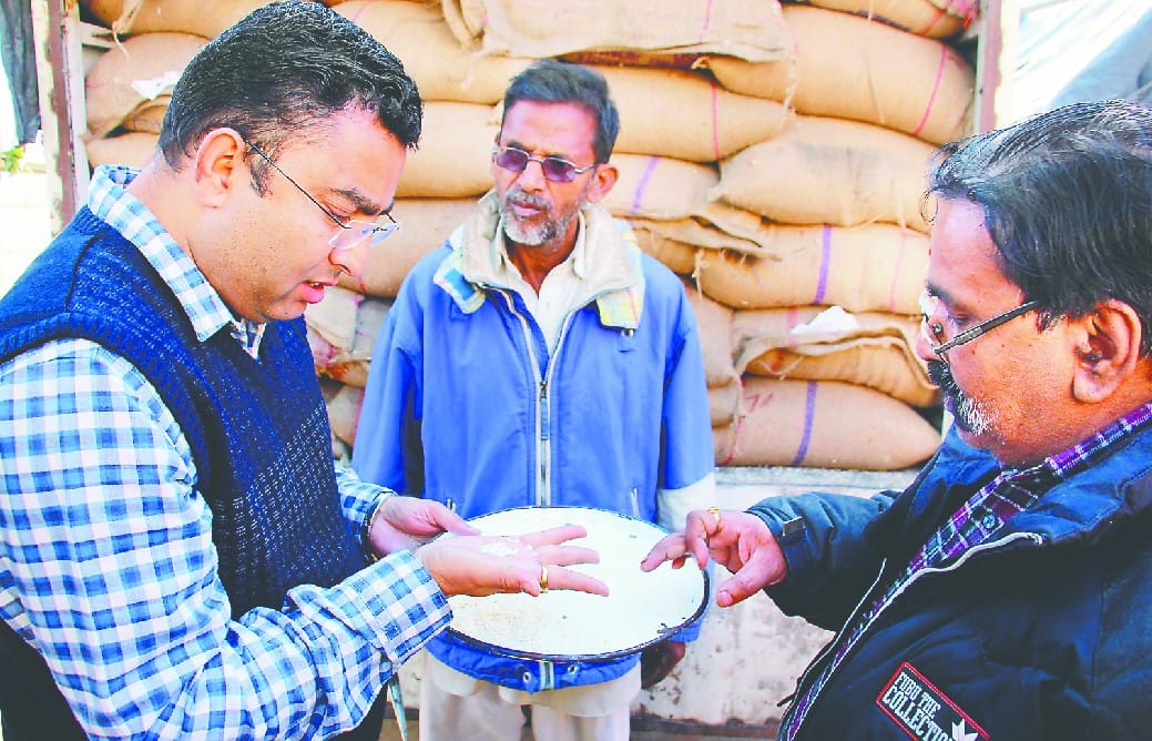 Poor quality rice distribute in dehradun which dump in nainital