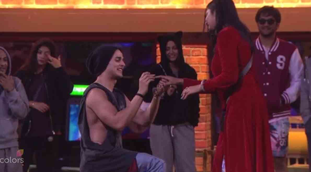 bigg boss 11 arshi khan cried for hiten tejwani