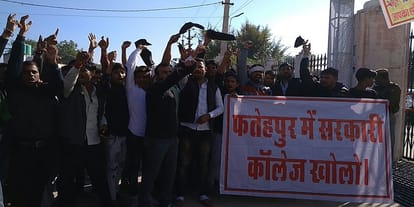CM faces protest, students show black flags