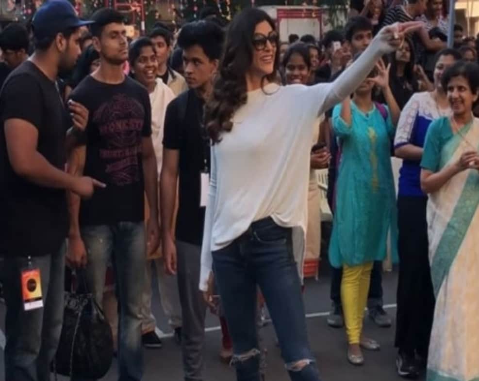 sushmita sen dance with students of mumbai college