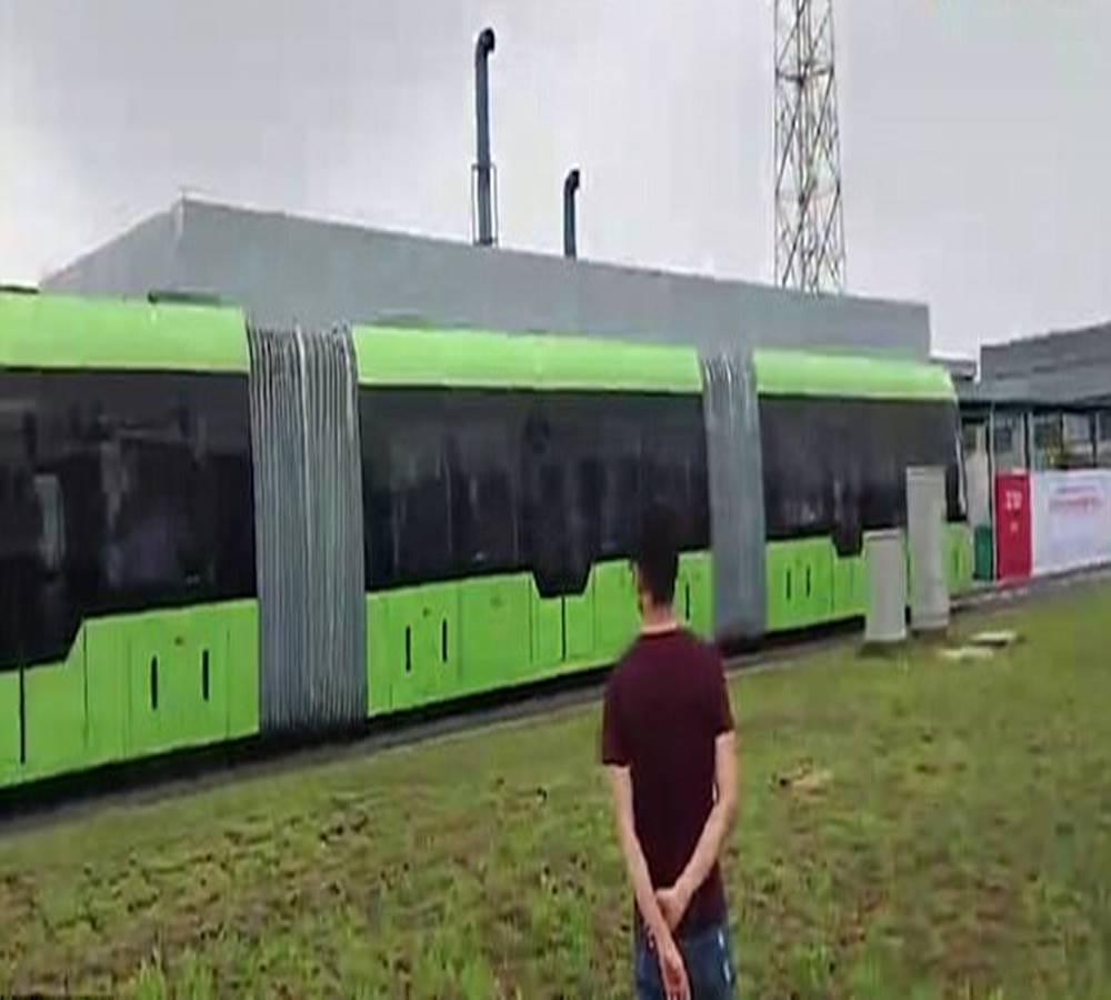 This is the worlds most unique train running without tracks