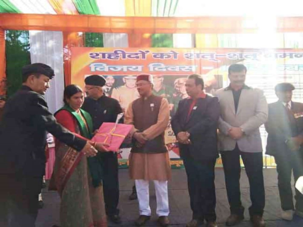 vijay diwas 2017 cm trivendra tribute to martyers in dehradun