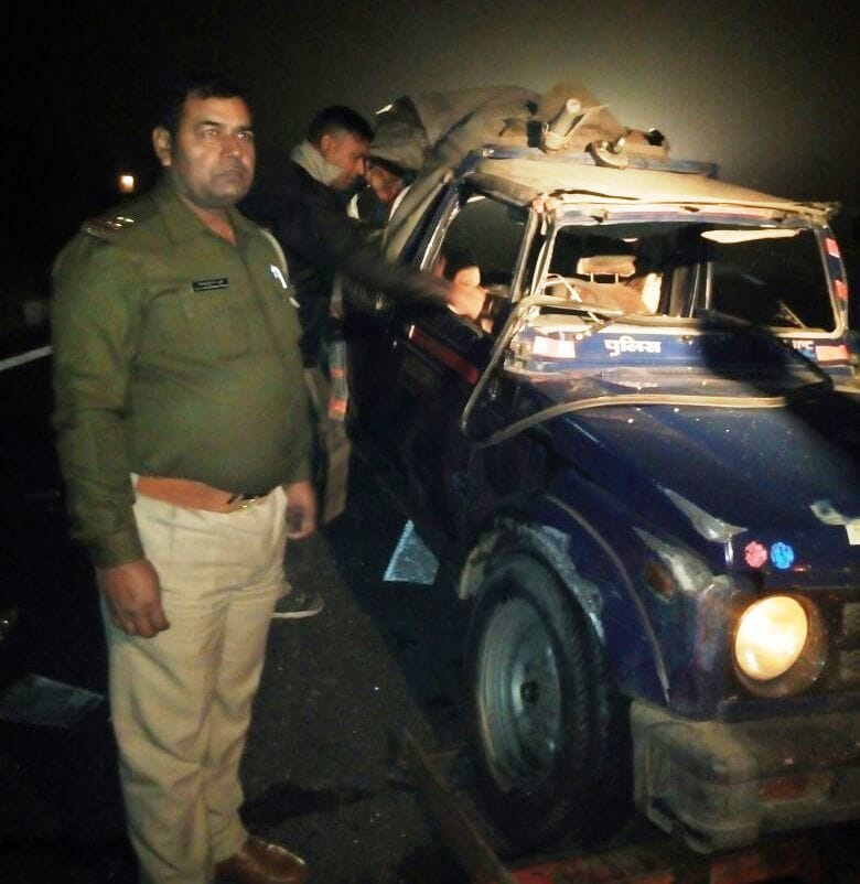 UP 100 PRV accident in firozabad cause three policeman injured
