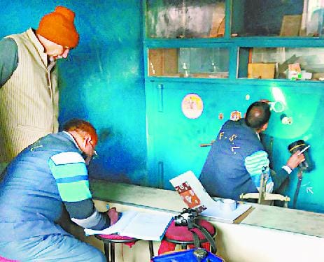 28 lakhs stolen in Sarf's shop