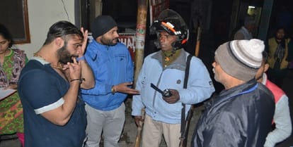 Tampering with women, Stone firing, many injured