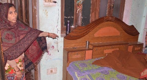 बंद घर का ताला तोड़कर नकदी जेवर चुराए