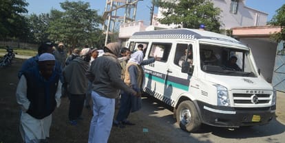 Demand of two thousand bribe for carrying corpses home, ruckus