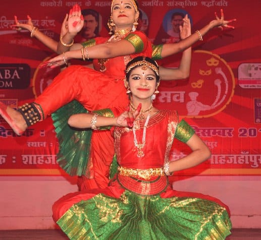 मणिपुरी और भरतनाट्यम नृत्य देख ठिठके दर्शक