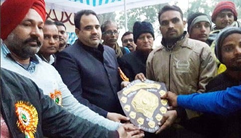 वाॅलीबॉल ट्रॉफी पर पूरनपुर का कब्जा