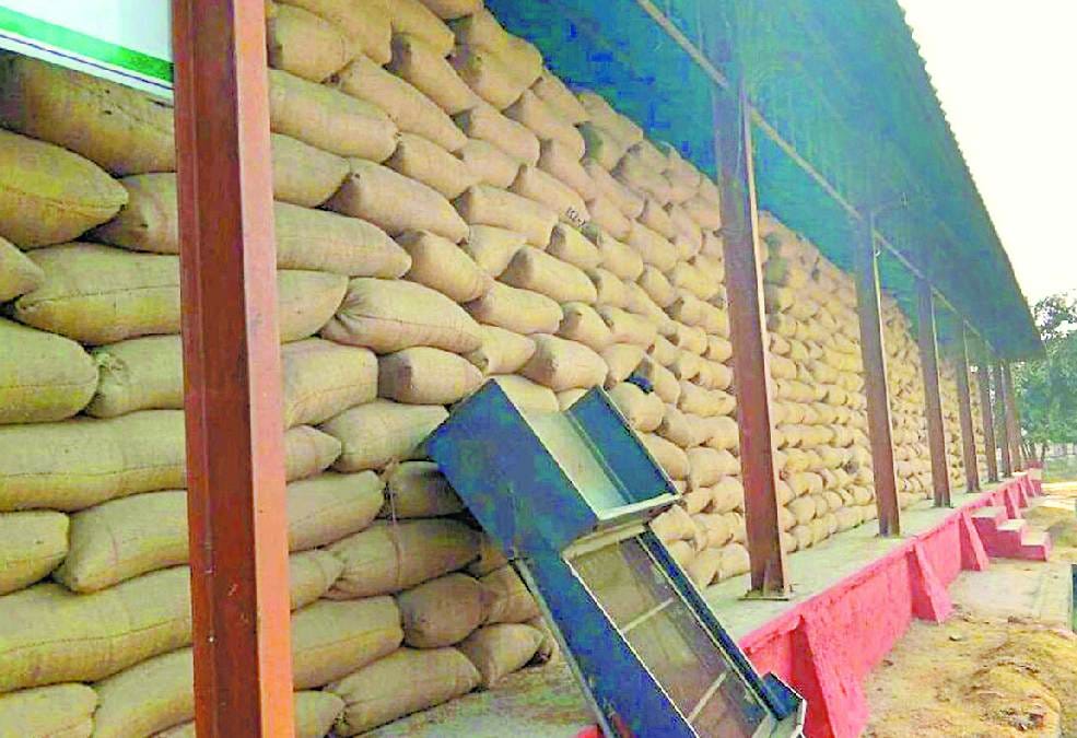FCI refunds 18 trucks loaded
